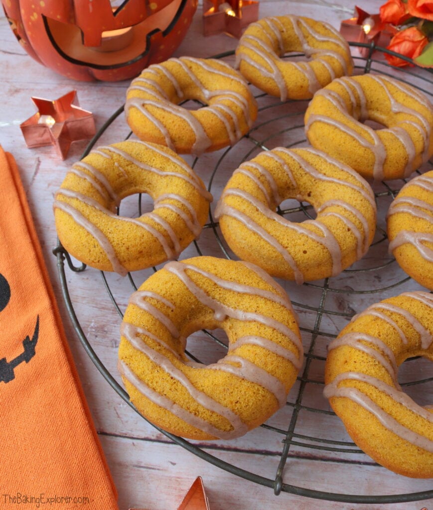 Pumpkin Spice Baked Donuts