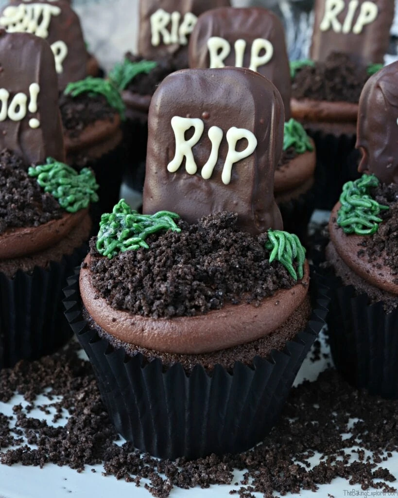 Halloween Graveyard Cupcakes