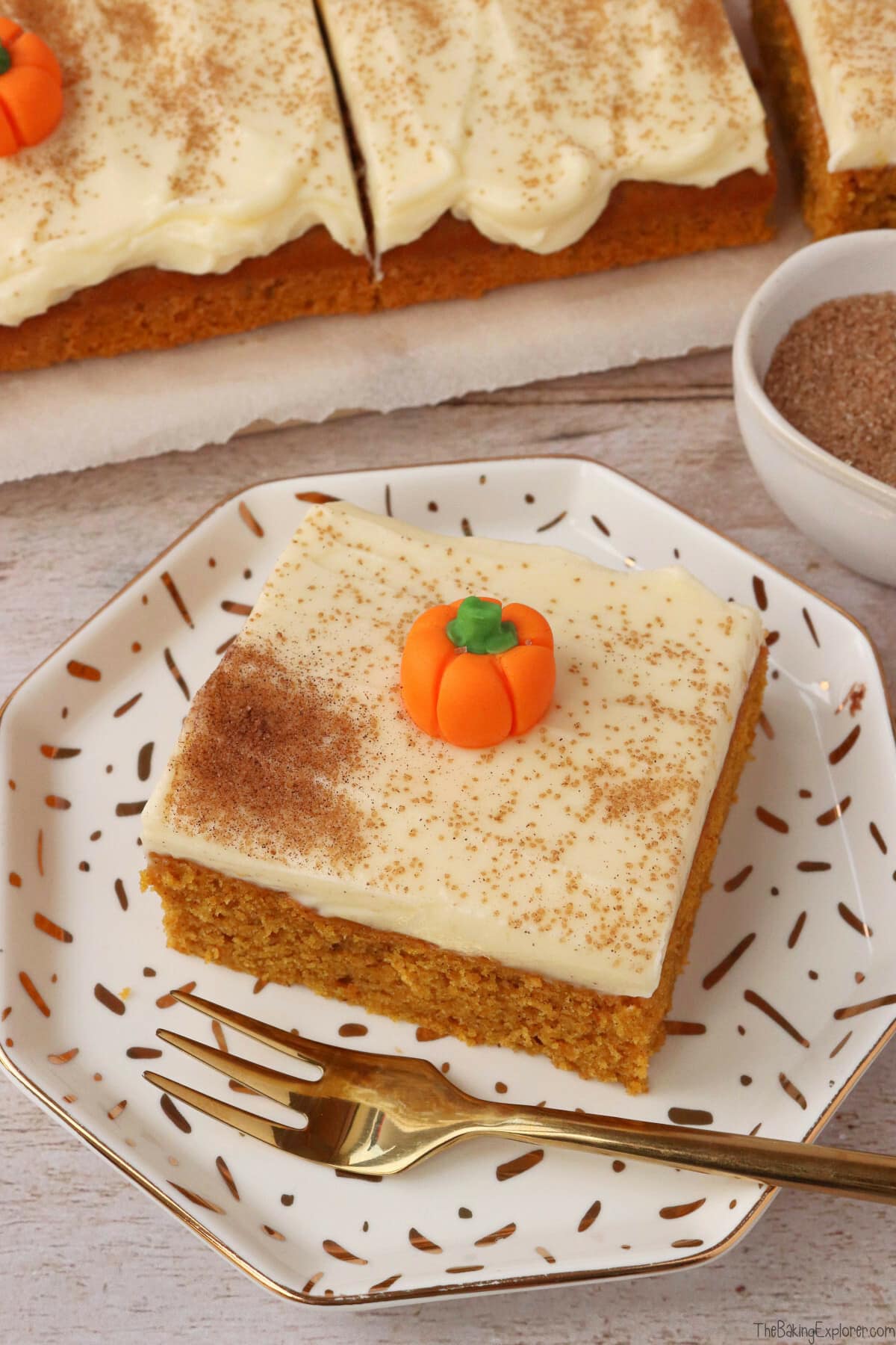 Easy Pumpkin Traybake Cake
