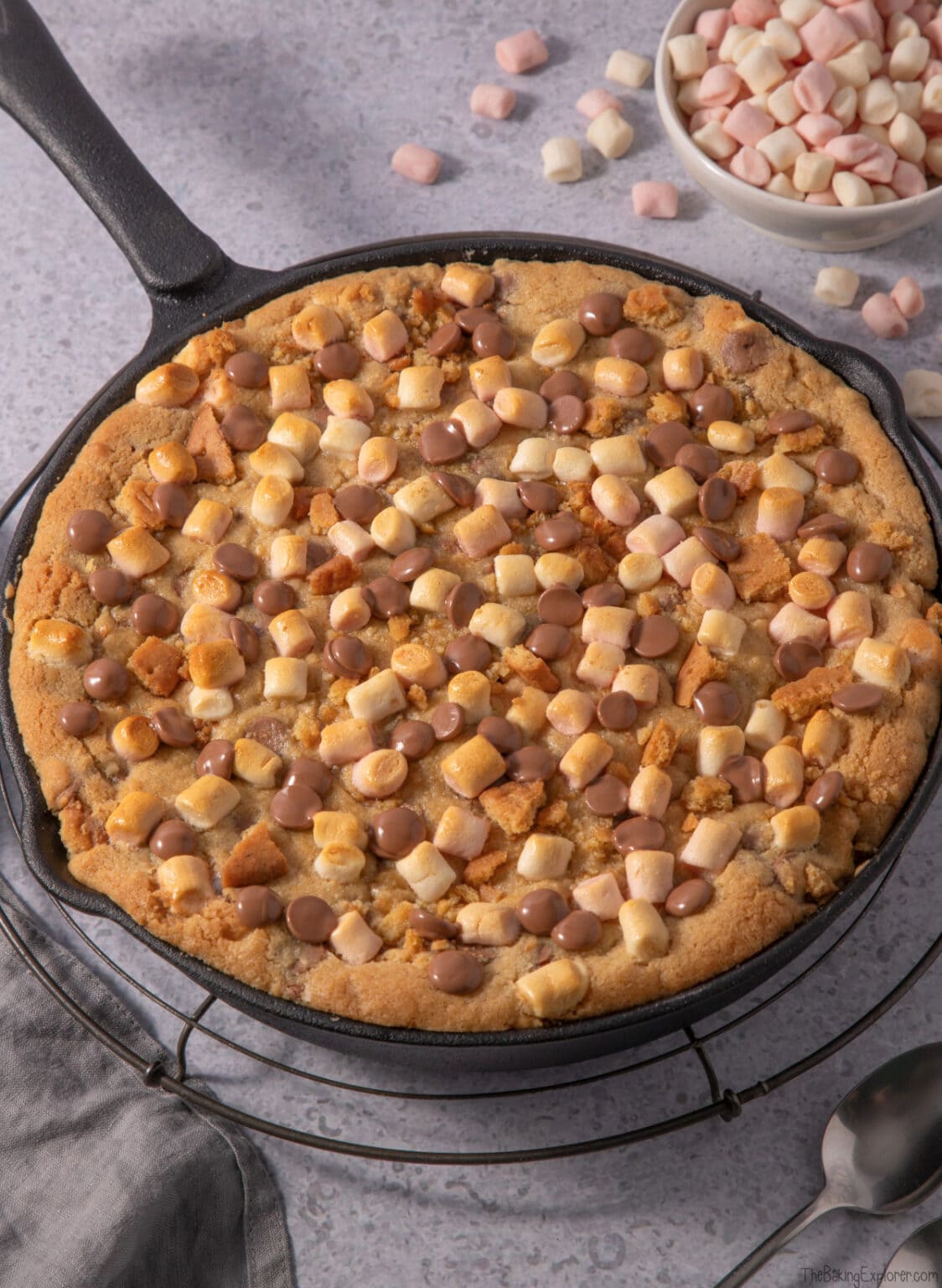 Explorermores S'mores Skillet Cookie - The Baking Explorer