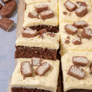 Bounty Chocolate & Coconut Traybake Cake