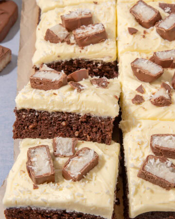 Bounty Chocolate & Coconut Traybake Cake